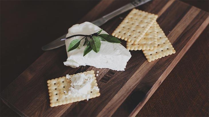 Rüyada Beyaz Peynir Görmek Nedir? Buzdolabında Kalıp Taze Peynir Görmek Ne Demek? - Rüya Tabirleri