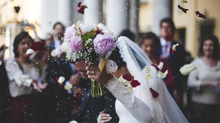 Rüyada Düğün Evi Görmek Nedir? Büyük Ve Kalabalık Düğün Evinde Olduğunu