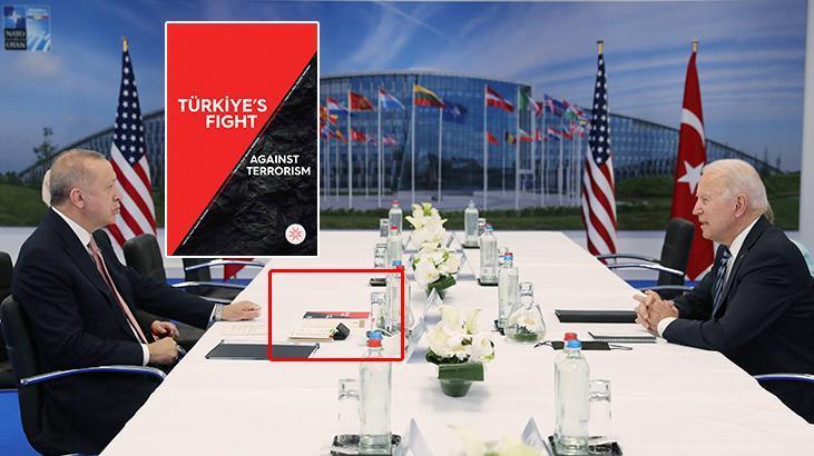 Cumhurbaşkanı Erdoğan'dan liderlere 'Türkiye'nin Terörizmle Mücadelesi'  kitabı - Son Dakika