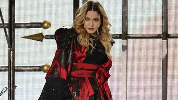Madonna gençleşmek isteyecek kadar yaşlandı mı