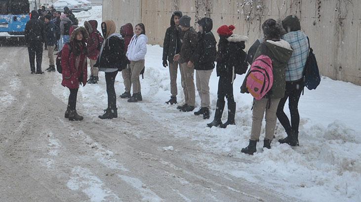 son dakika kar yagisi egitime engel oldu yarin okullar tatil mi hangi illerde tatil haberler milliyet