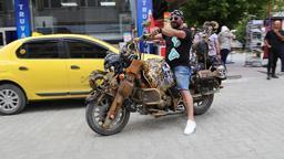 Mad Max filminden esinlendi, kendi motosikletini yaptı
