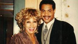 Tina Turner  oğlunun küllerini denize attı