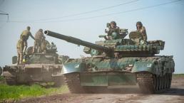 Ukrayna ele geçirilen Rus tanklarıyla 'geçit töreni' düzenledi