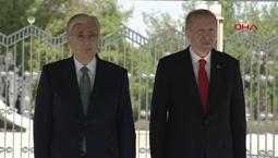 Erdoğan, Tokayev'i resmi törenle karşıladı