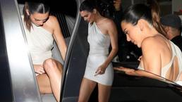 Kendall Jenner'ın mini elbisesiyle zor anları!