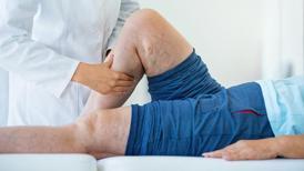 Bacaklarda damar tıkanıklığına neden olan 8 önemli neden