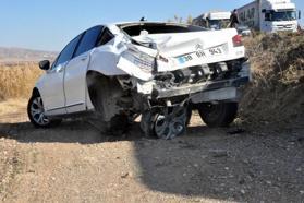 Kayseri'de TIR otomobile çarptı: 4 yaralı