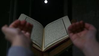 Amenerrasulü Oku: Amenerrasulü Duası Arapça Okunuşu, Türkçe Anlamı, Fazileti ve Diyanet Meali