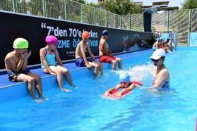 Yıldırım Belediyesi çocuklara yüzme öğretiyor