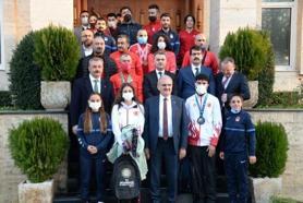 Diyarbakır Valisi, dereceye giren milli sporcuları ağırladı