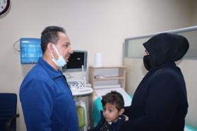 Opr. Dr. Cömert, İran ve Irak'tan gelen hastalara şifa dağıtıyor