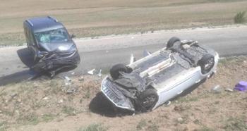 Sivas'ta otomobil hafif ticari araçla çarpıştı: 5 yaralı