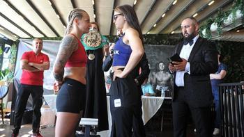 Boksör Seren Ay Çetin WBC Dünya gümüş kemeri için Caferağa'da ringe çıkıyor