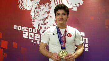 Milli halterci Muhammed Furkan Özbek gümüş madalya kazandı