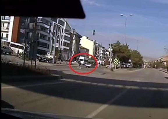 Ankara'da otomobilin çarptığı kadın yaralandı