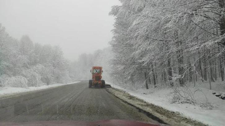Domaniç’te kar yağışı ulaşımı etkiledi