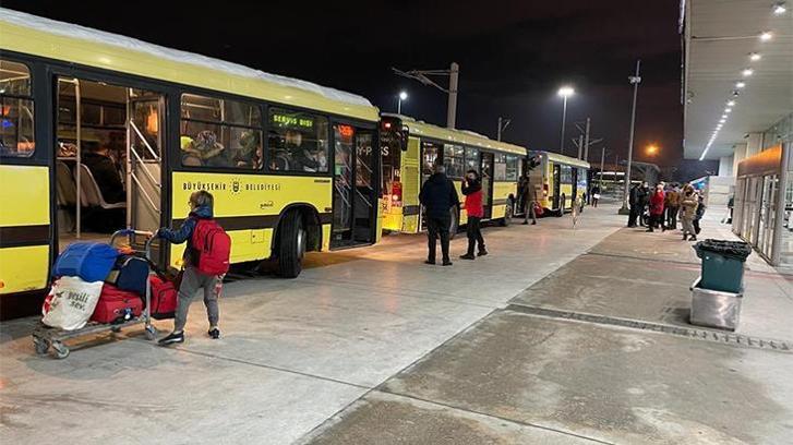 Otogarda bekleyen yolcular KYK yurtlarına yerleştiriliyor
