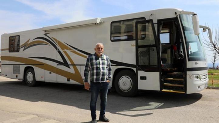 Karavana çevirdiği yolcu otobüsüyle Türkiye turuna çıktı