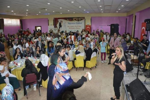 Ergani’de 'Anneler Günü' kutlandı