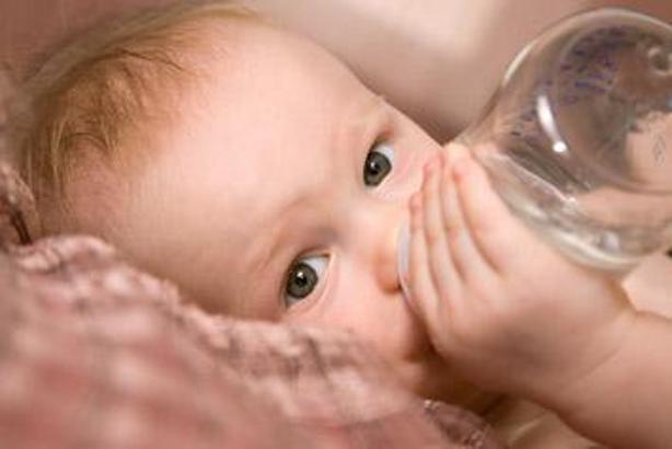 gerektiginde anne sutu alan bebege de su verilebilir bebek haberleri