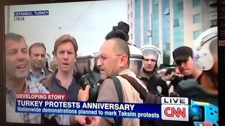 CNN muhabiri Ivan Watson, Gezi yayını sırasında gözaltına alındı! - Haberler Milliyet