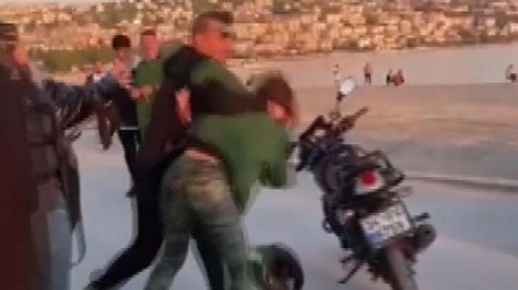 'Çocuğa çarpacaktın' diyerek motosikleti kadını darp etti