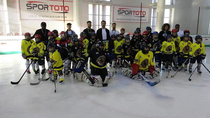 Hatayspor'dan buz hokeyi oyuncularına moral ziyareti