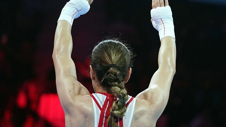 Buse Naz Çakıroğlu, Dünya Kadınlar Boks Şampiyonası'nda altın madalya kaznadı