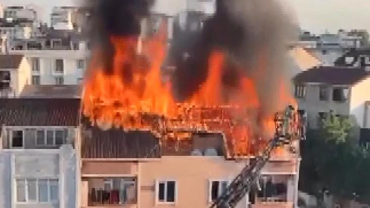Arnavutköy’de dehşet anları! 4 katlı binanın çatısı yandı