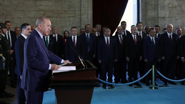 Cumhurbaşkanı Erdoğan ve devlet erkanından Anıtkabir'e ziyaret