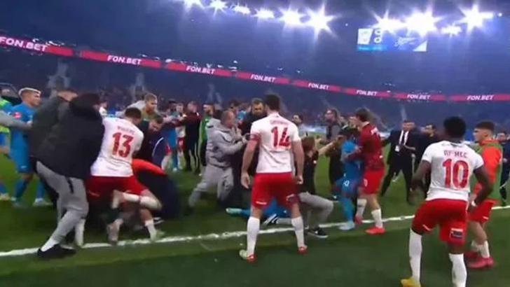 Zenit-Spartak Moskova maçında büyük kavga! 6 kırmızı kart