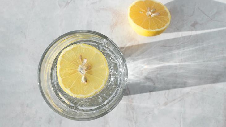 Limonlu su böbrek taşını önlüyor mu?
