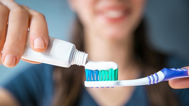 Diş taşı ve sarılığı fırçalamayla temizlenir mi?