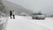 Antalya'da kar yağışı; araçlar D400 yolunda kaldı