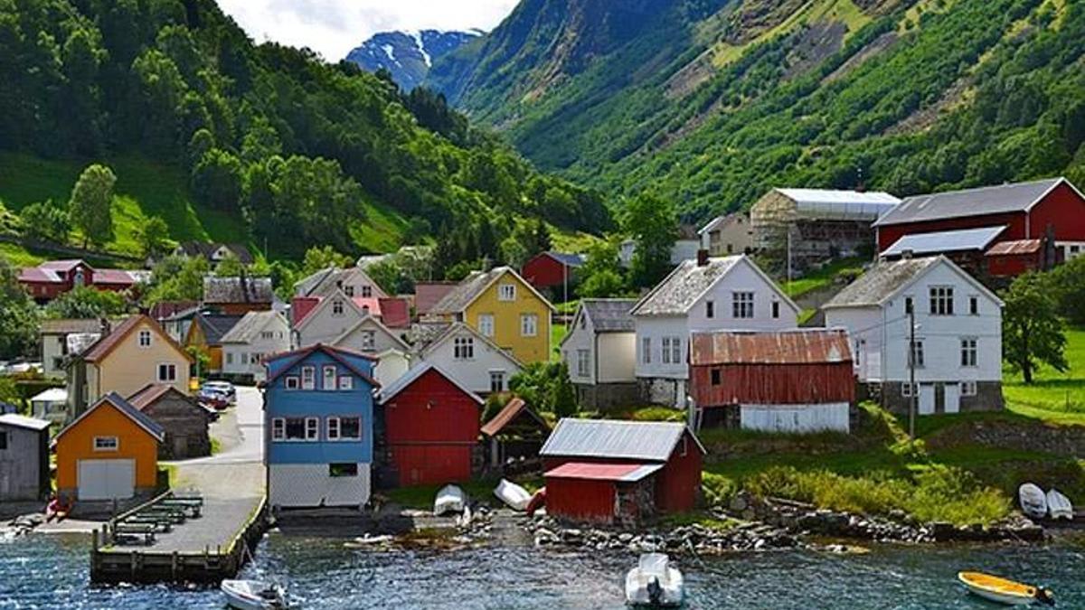 norvec hakkinda bilgiler norvec bayragi anlami 2020 nufusu baskenti para birimi ve saat farki tatil seyahat haberleri