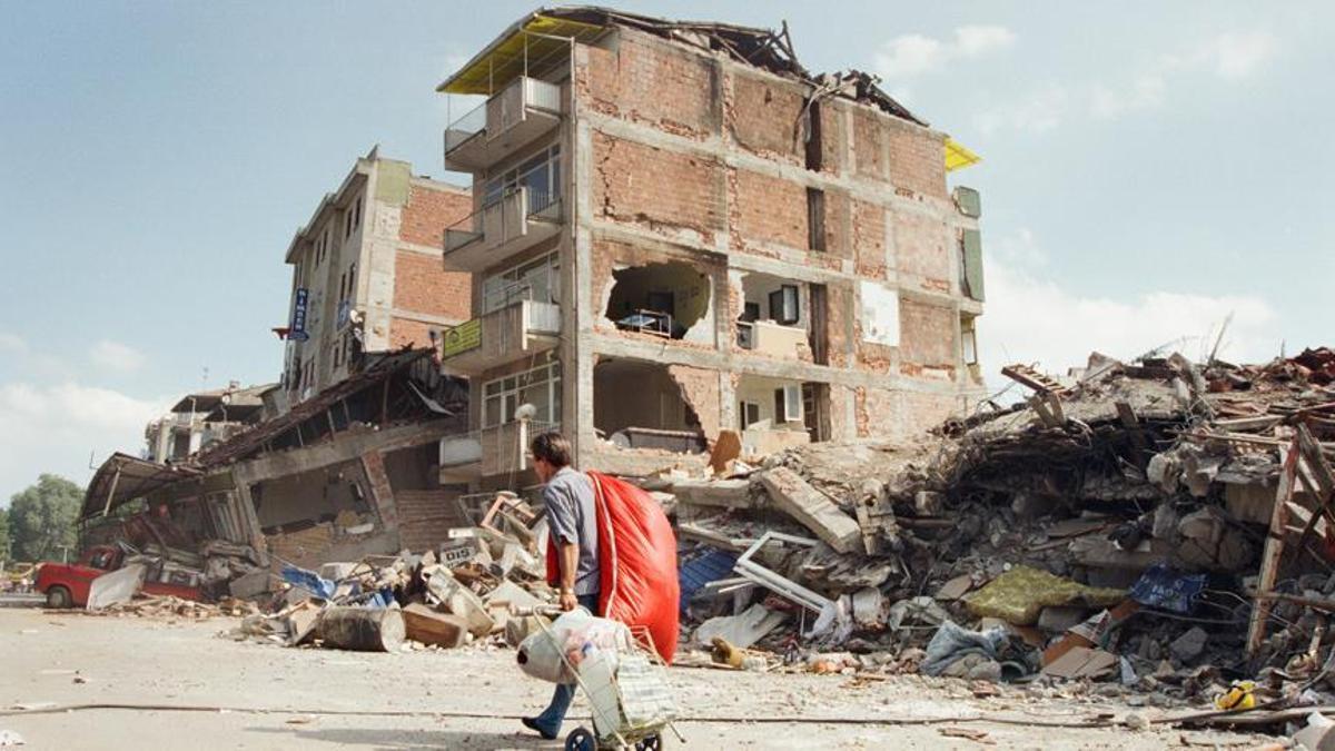 17 agustos depremi siddeti ve vefat sayisi 17 agustos 1999 izmit golcuk depremi kac saniye surdu saat kacta oldu son dakika milliyet