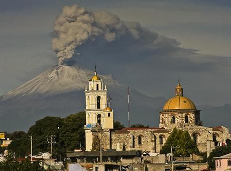Popocatepetl Yanardağı'nda 1 günde 3 patlama! Uzmanlardan kritik uyarı geldi