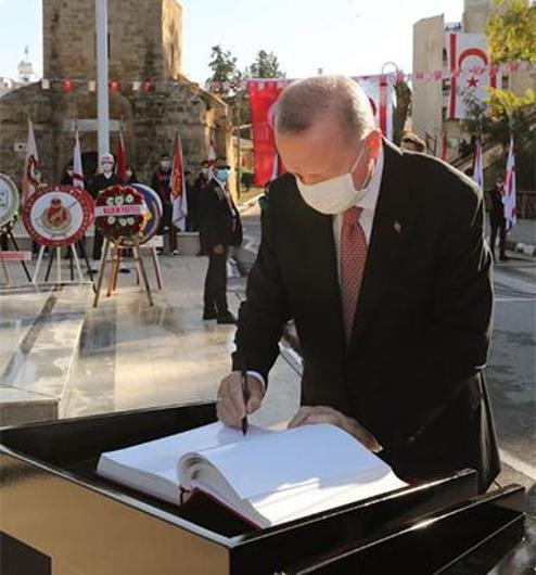 KKTCde Atatürk Anıtında tören Erdoğan ve Tatar özel defteri imzaladı