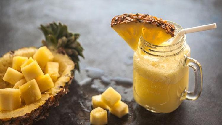 Ananaslı ve aloe veralı smoothie