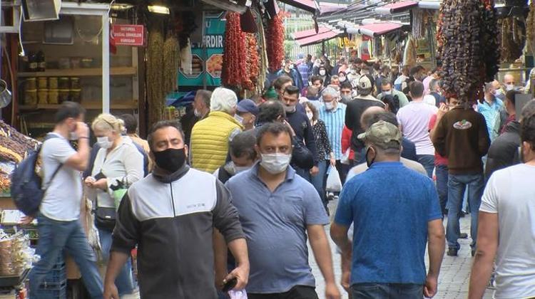Eminönü'nde bayram öncesi alışveriş yoğunluğu - Son Haberler - Milliyet