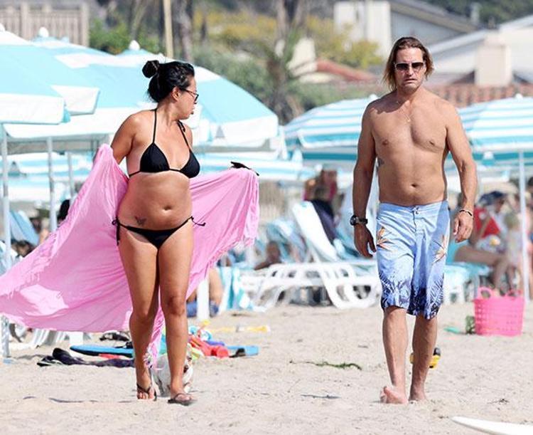 Josh Holloway eşi Yessica Kumala ile birlikte plajda - Magazin Haberleri -  Milliyet