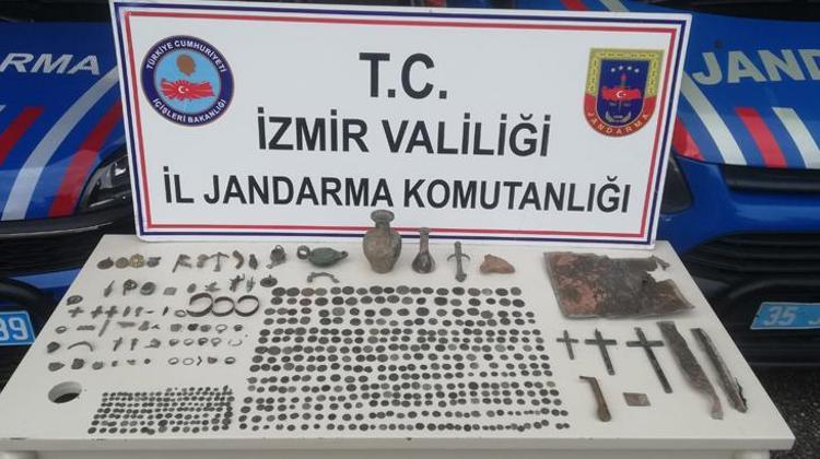 İzmir'deki kaçakçılık operasyonunda 575 parça tarihi eser ele geçirildi -  Haberler Milliyet