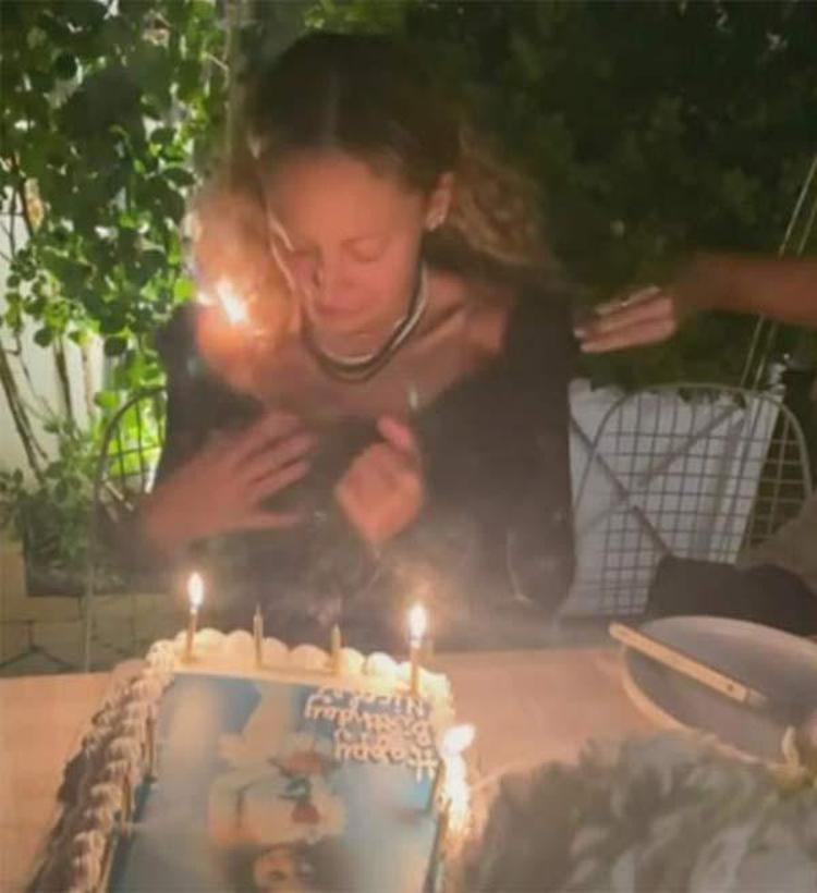 Nicole Richienin zor anları Doğum günü pastasını üflerken saçları tutuştu
