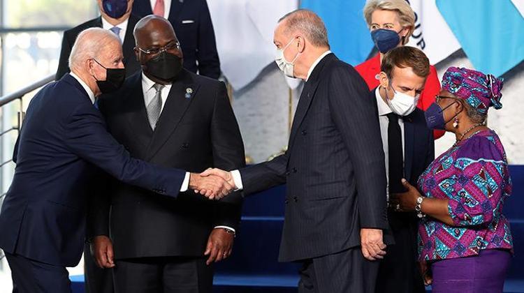 Cumhurbaşkanı Erdoğan, G-20 Zirvesinde dünya liderleriyle sohbet etti