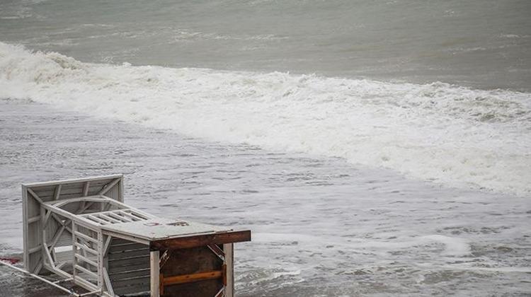 Bu görüntü Antalyadan Sahili sildi süpüdü, yeni uyarı yapıldı