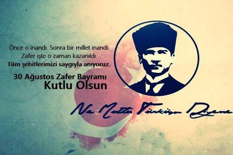 30 AĞUSTOS ZAFER BAYRAMI MESAJLARI- SÖZLERİ 2022  <div><div><p> Zafer Bayramı, 30 Ağustos 1922’de  		Dumlupınar’da Mustafa Kemal’in  		başkumandanlığında zaferle sonuçlanan Büyük Taarruz’u anmak için Türkiye  		Cumhuriyeti ve Kuzey Kıbrıs Türk Cumhuriyeti’nde her yıl 30 Ağustos günü  		kutlanan ulusal bayramıdır.<br> 		Atatürk’ün başkomutanlığında yapıldığı için Başkomutanlık Meydan  		Muharebesi adıyla da bilinen Büyük Taarruz’un başarıyla sonuçlanmasından  		sonra Yunan Orduları İzmir’e kadar takip edilmiş; 9 Eylül 1922’de  		İzmir’in kurtarılmasıyla Türk toprakları Yunan işgalinden kurtulmuştur.  		İşgal birliklerinin ülke sınırlarını terk etmesi daha sonra gerçekleşse  		de, 30 Ağustos sembolik olarak ülke topraklarının geri alındığı  		günü temsil eder. İlk kez 1924 yılında  		Afyon’da Başkumandan Zaferi adıyla kutlanan 30 Ağustos günü, Türkiye’de  		1926’dan itibaren Zafer Bayramı  		olarak kutlanmaktadır. </p><p>   </p><p><img src=