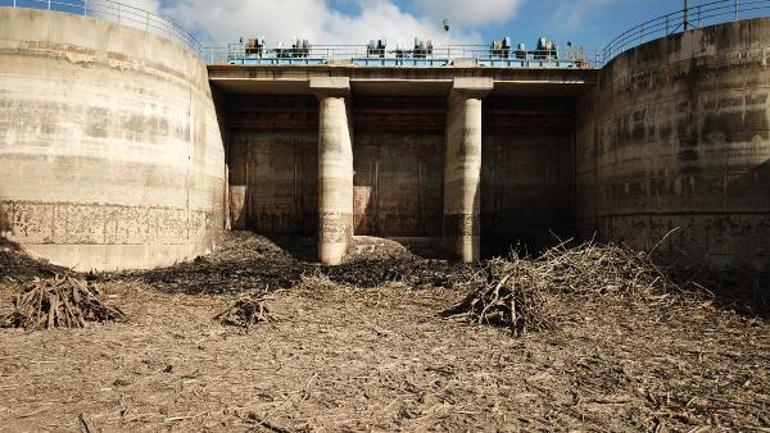 Barajlarda korkutan görüntü; iki baraj kullanım dışı kaldı