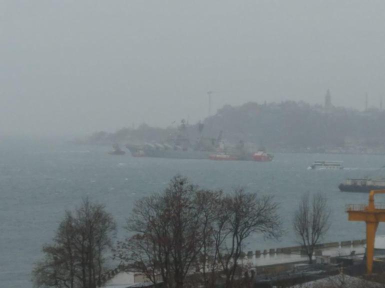 Son dakika | Rus savaş gemisinin İstanbul Boğazında zor anları