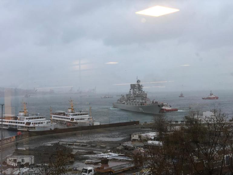 Rus savaş gemisinin İstanbul Boğazında zor anları